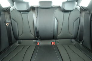 Intérieur sièges arrière depuis le côté conducteur