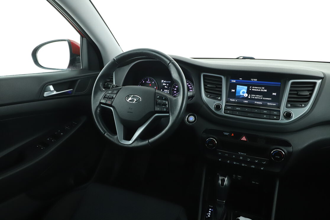 Innenraum der Fahrerseite vom Rücksitz