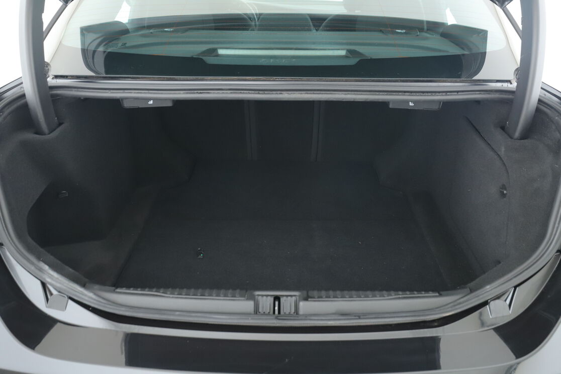 carDetails.imgAlt.interior.9