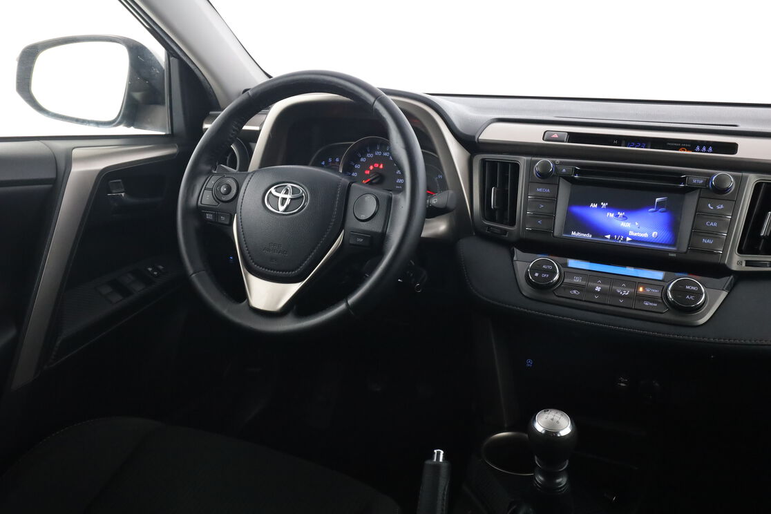 Interior lado del conductor desde el asiento trasero