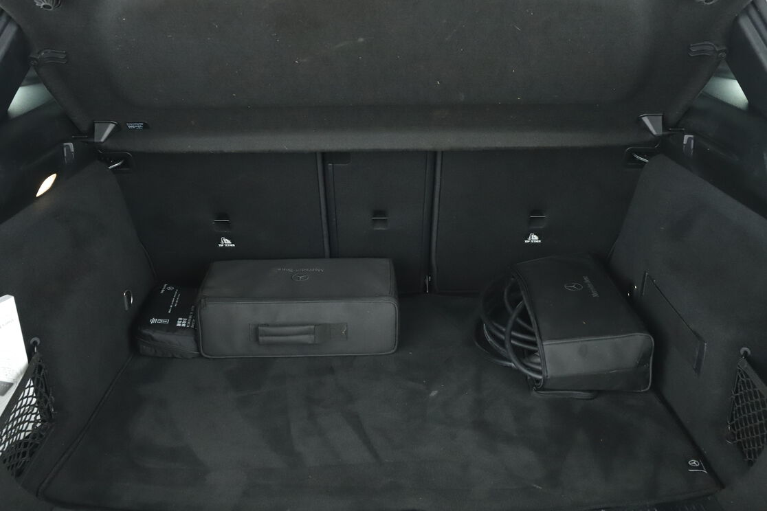 carDetails.imgAlt.interior.9