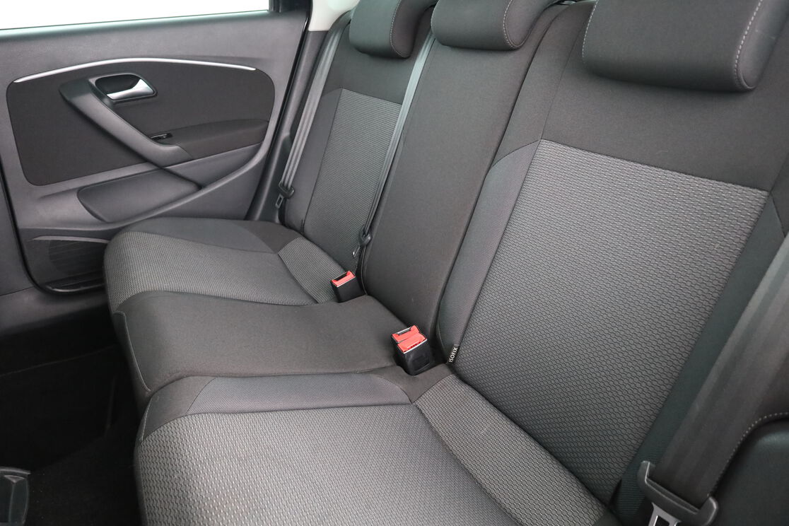 Intérieur côté conducteur depuis le siège arrière