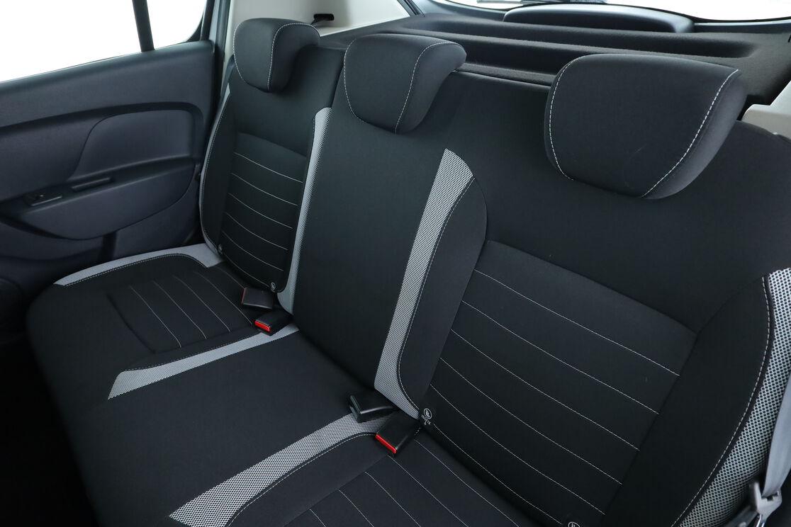 Intérieur sièges arrière depuis le côté conducteur