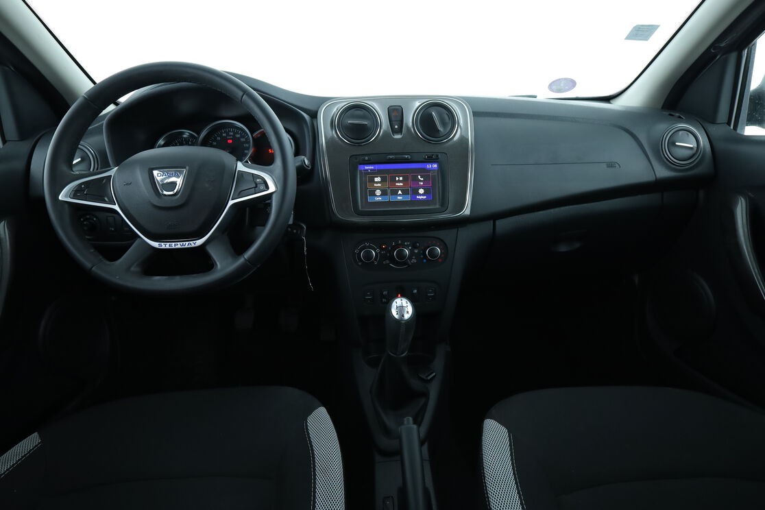 Intérieur avant de l'habitacle depuis le siège arrière