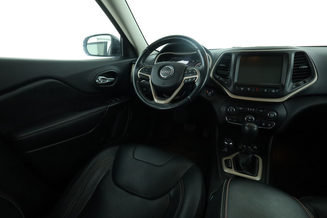 Intérieur côté conducteur depuis le siège arrière