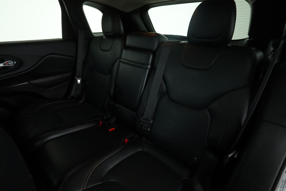 Intérieur sièges arrière depuis le côté conducteur