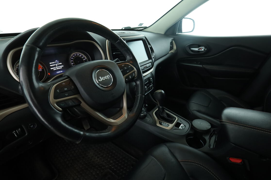 Intérieur côté conducteur 2