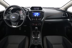 Interior frontal de la cabina desde el asiento trasero