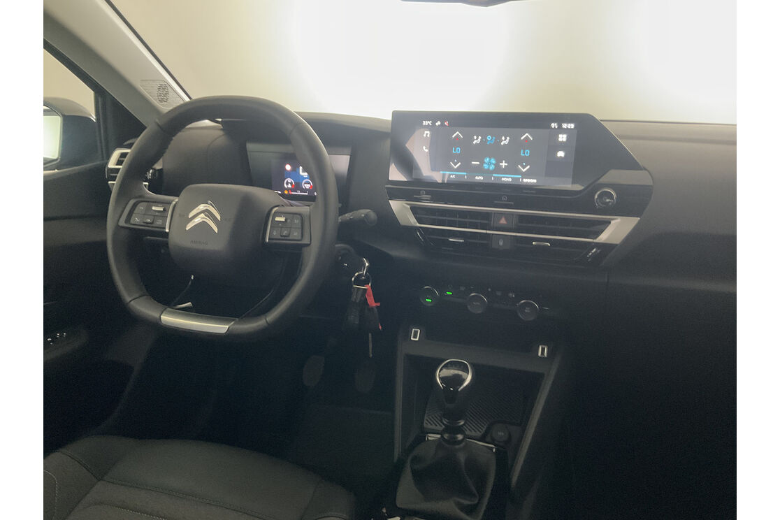 Interno lato guidatore, dal sedile posteriore