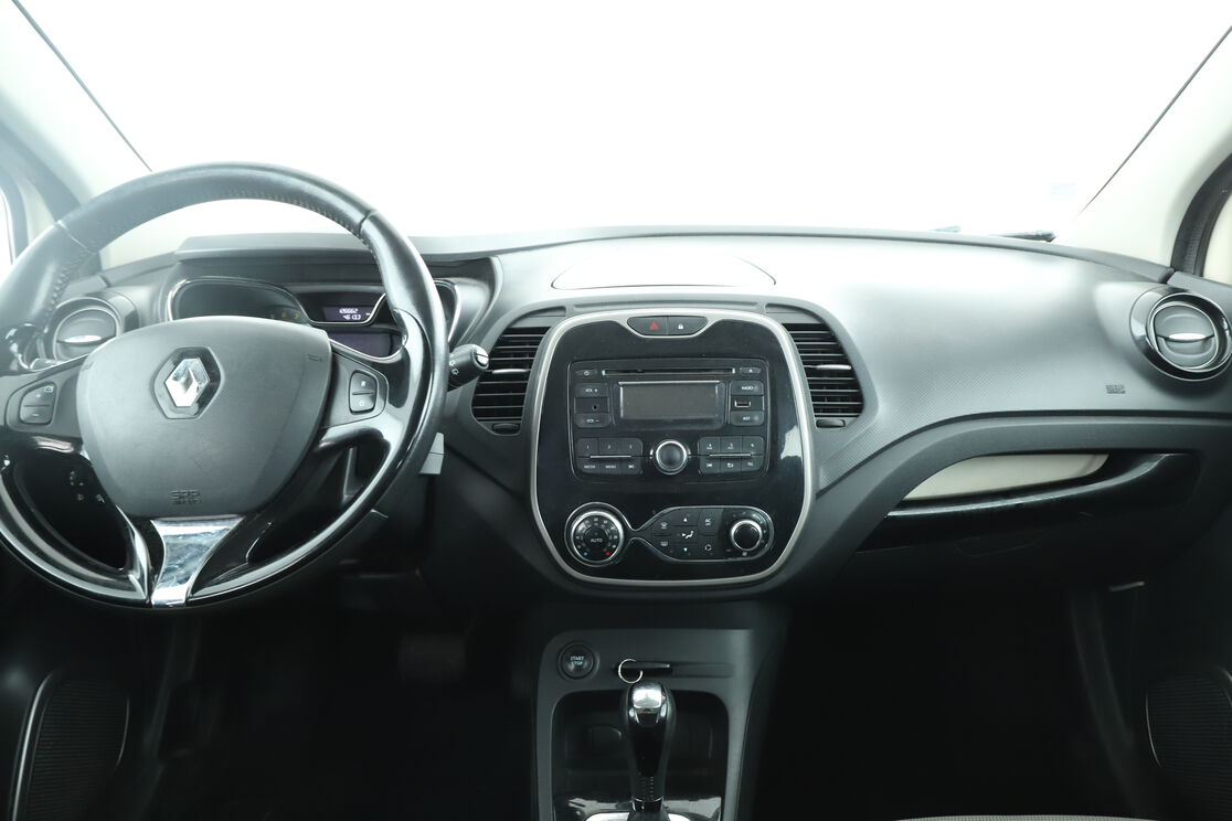 Intérieur avant de l'habitacle depuis le siège arrière