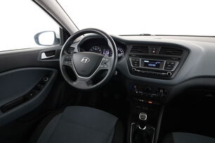 Interior lado del conductor desde el asiento trasero