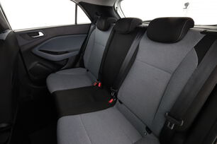 Interior asientos traseros lado del conductor