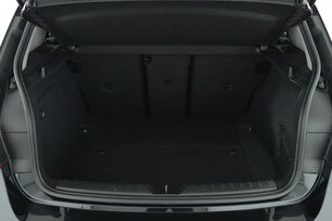 carDetails.imgAlt.interior.9