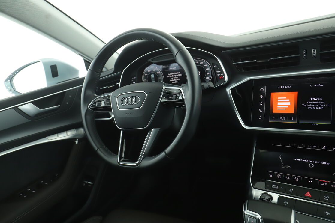 Innenraum der Fahrerseite vom Rücksitz