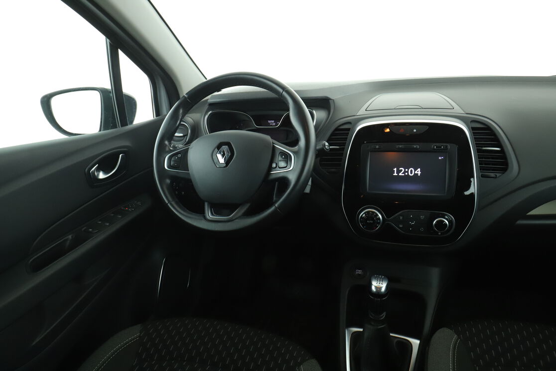 Innenraum der Fahrerseite vom Rücksitz