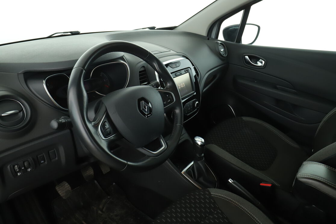 Innenraum auf der Fahrerseite 2