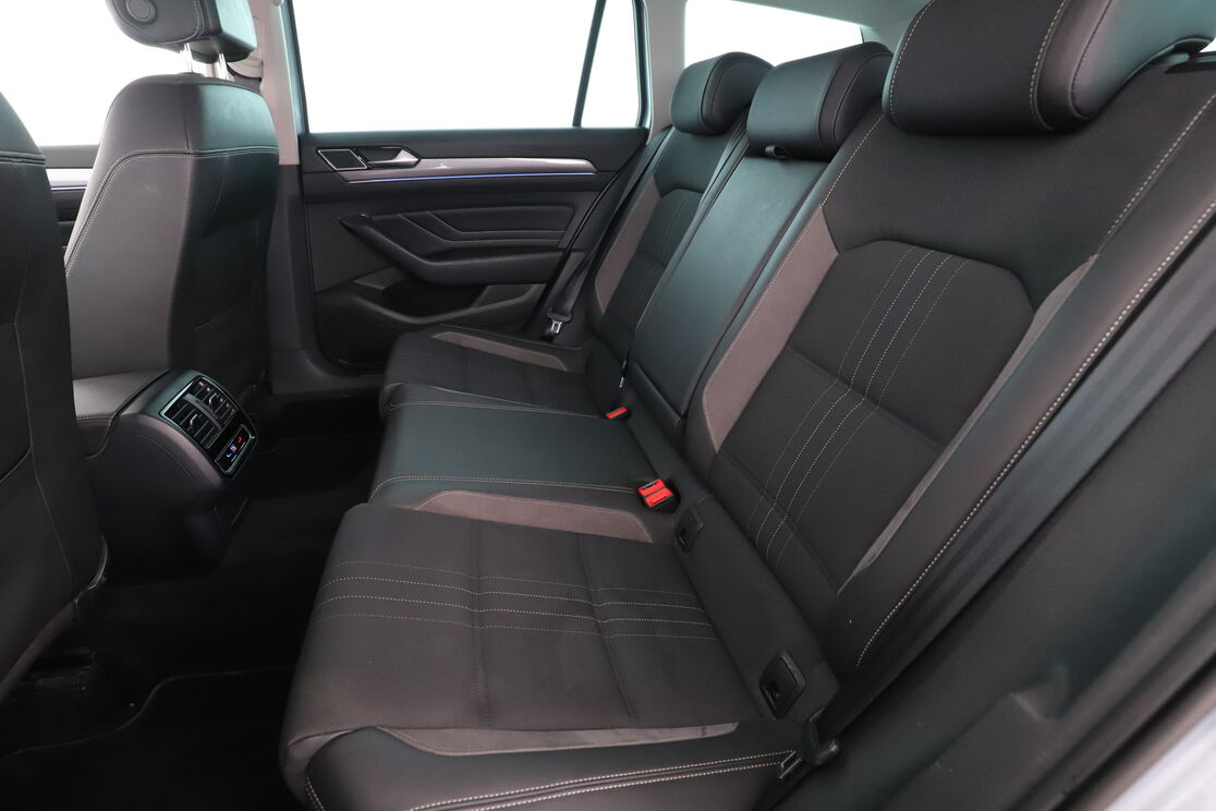 Interno sedili posteriori, dal lato guidatore