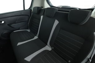 Intérieur sièges arrière depuis le côté conducteur