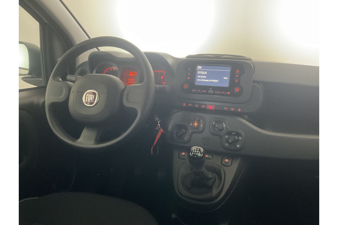 Interno lato guidatore, dal sedile posteriore