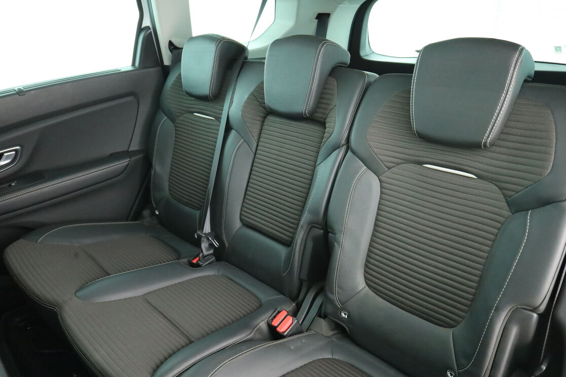 Intérieur sièges arrière depuis le côté conducteur