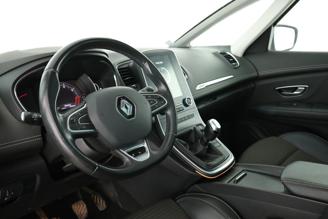 Intérieur côté conducteur 2