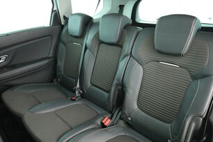 Intérieur sièges arrière depuis le côté conducteur