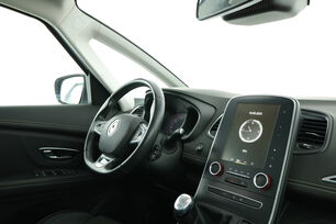 Intérieur côté conducteur depuis le siège arrière