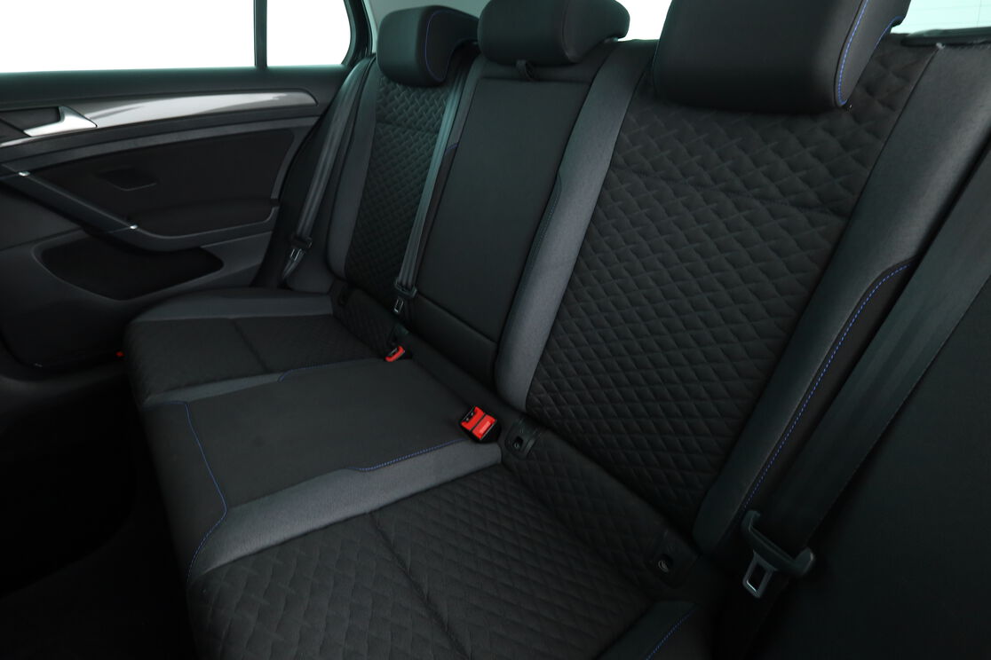 Intérieur sièges arrière depuis le côté conducteur