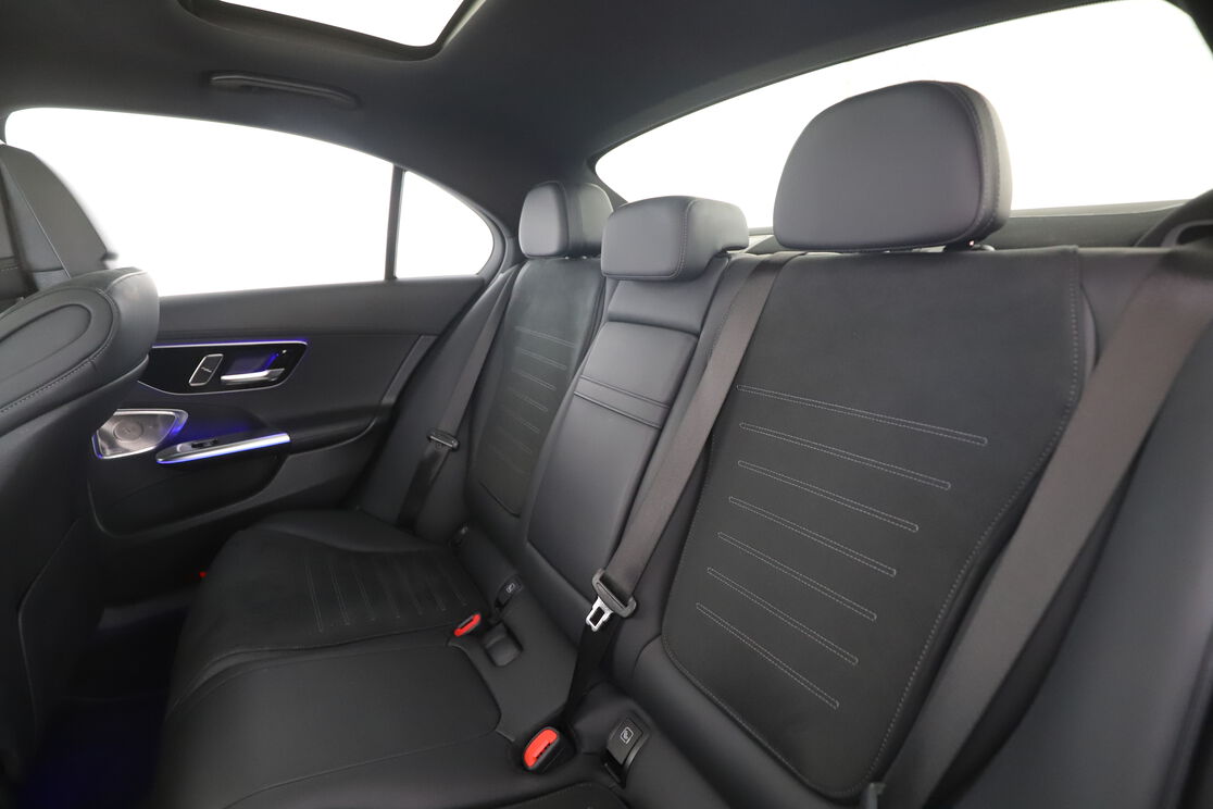 Intérieur sièges arrière depuis le côté conducteur