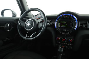 Innenraum der Fahrerseite vom Rücksitz