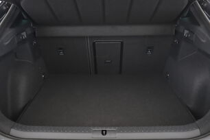 carDetails.imgAlt.interior.9