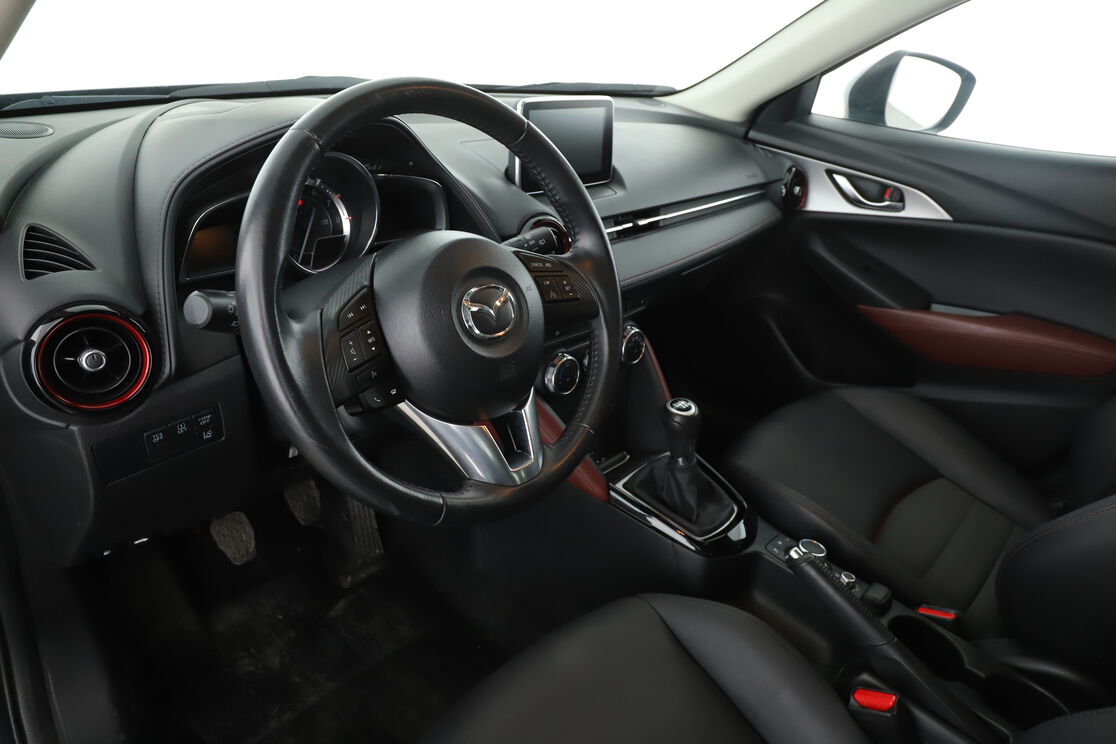 Innenraum auf der Fahrerseite 2