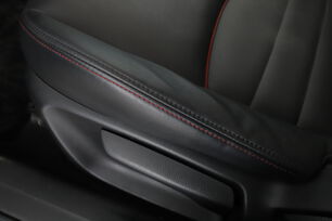 carDetails.imgAlt.interior.9