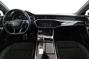 Främre interiör sett från baksätet