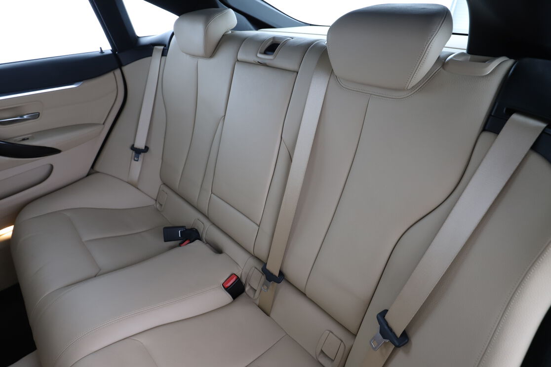 Intérieur sièges arrière depuis le côté conducteur