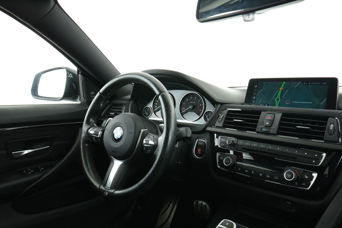 Intérieur côté conducteur depuis le siège arrière