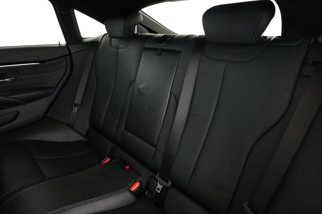 Intérieur sièges arrière depuis le côté conducteur