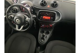 Interno lato guidatore, dal sedile posteriore