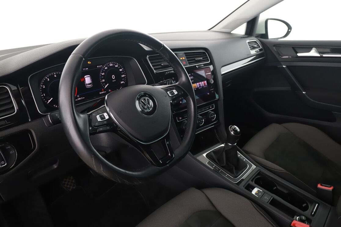 Innenraum auf der Fahrerseite 2