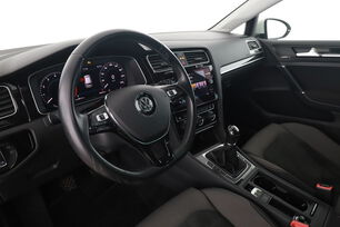 Innenraum auf der Fahrerseite 2