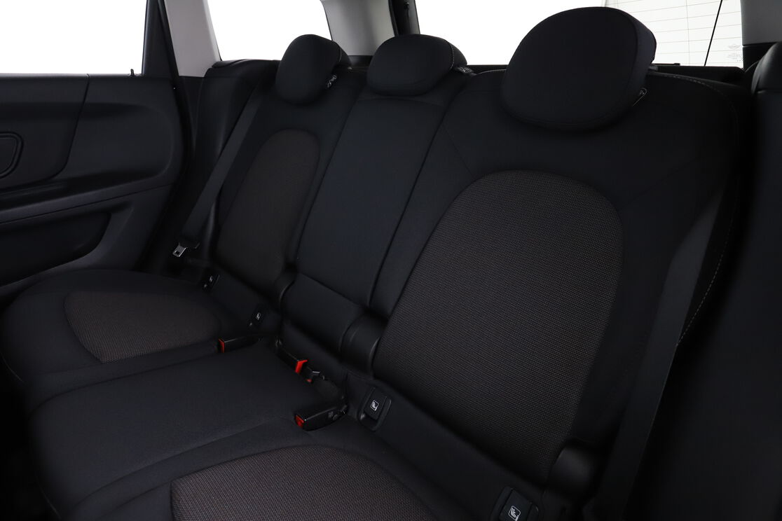 Interno sedili posteriori, dal lato guidatore