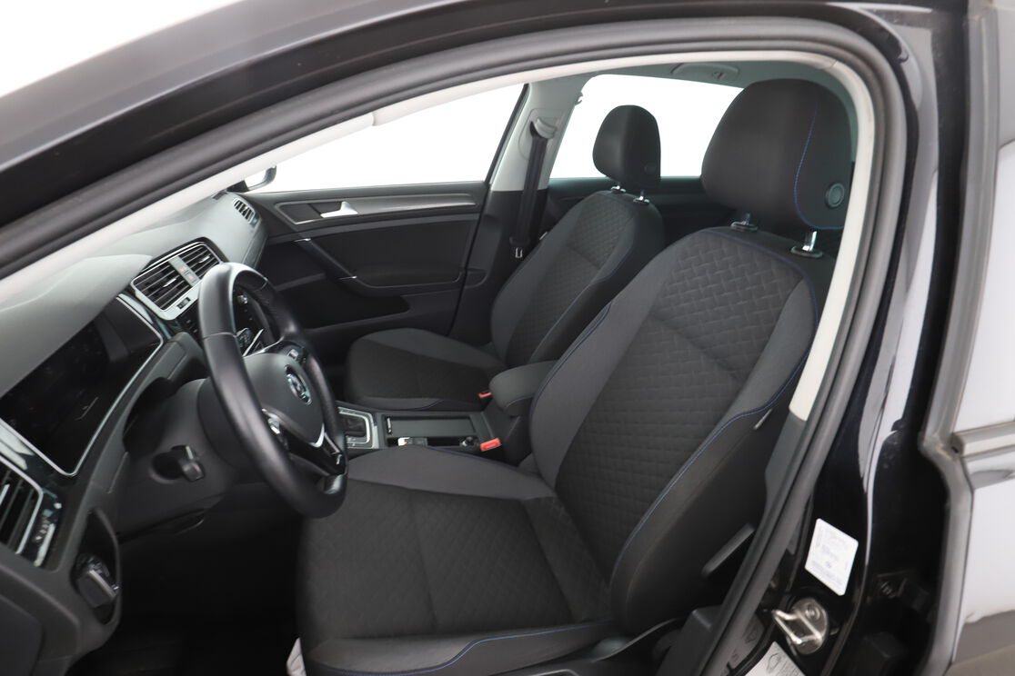 Intérieur côté conducteur 2