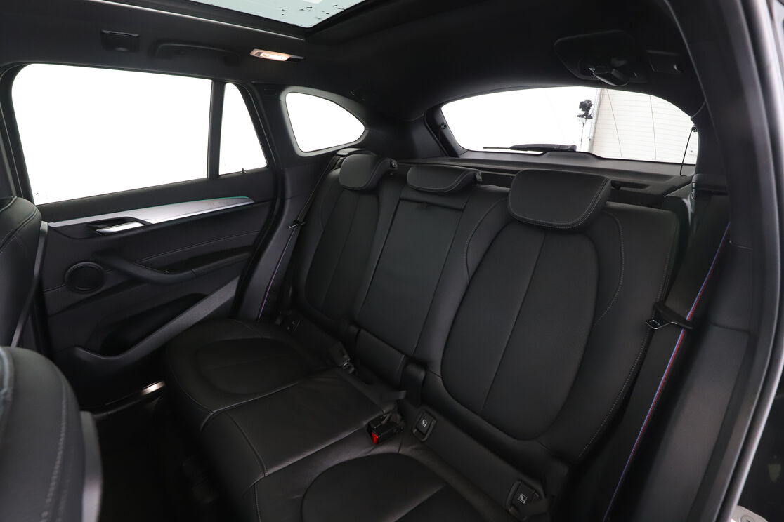 Intérieur sièges arrière depuis le côté conducteur