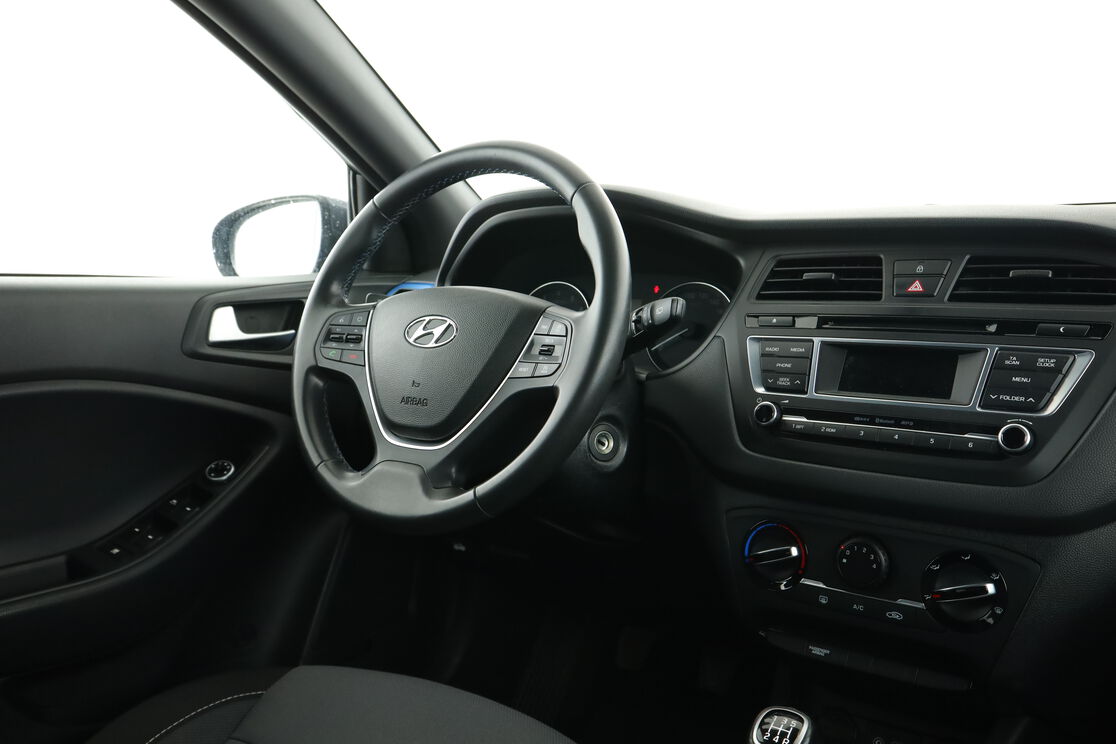 Intérieur côté conducteur depuis le siège arrière
