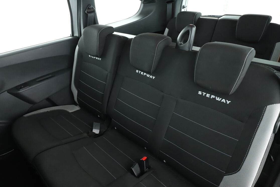 Intérieur sièges arrière depuis le côté conducteur