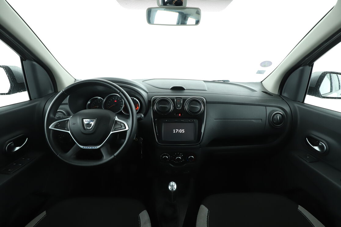 Intérieur côté conducteur depuis le siège arrière