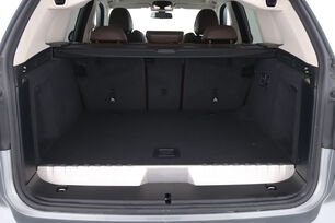 carDetails.imgAlt.interior.10