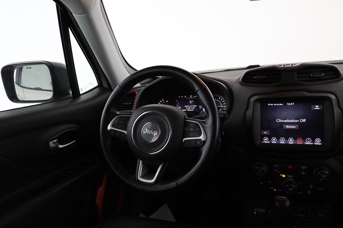 Intérieur côté conducteur depuis le siège arrière