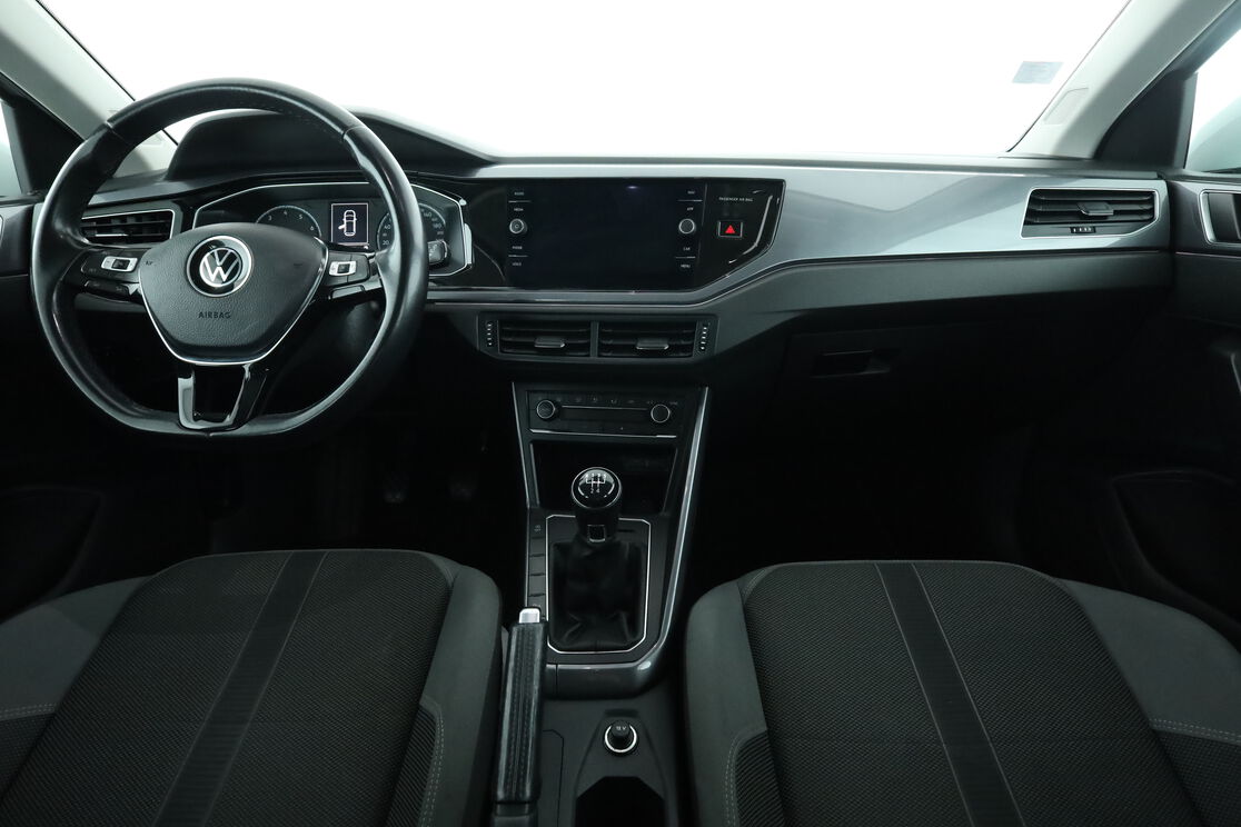 Intérieur avant de l'habitacle depuis le siège arrière