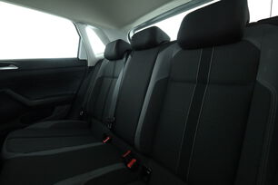 Intérieur sièges arrière depuis le côté conducteur